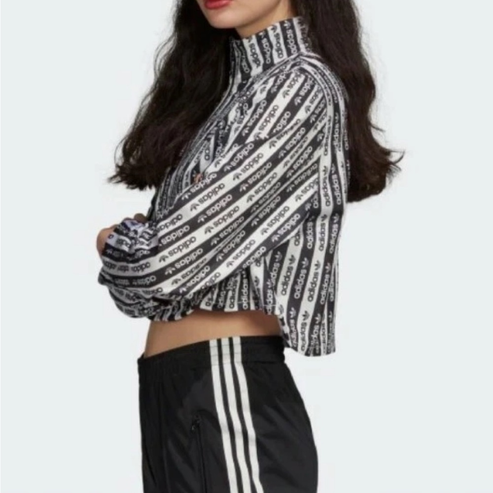 Adidas Originals SST Cropped Track Jacket Black and White Logo
Size XS